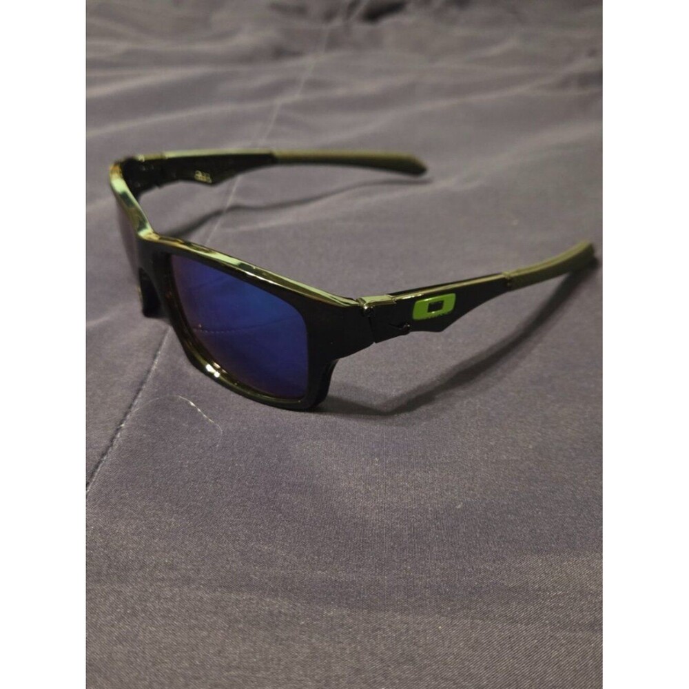 SPORTY SUNGLASSES
